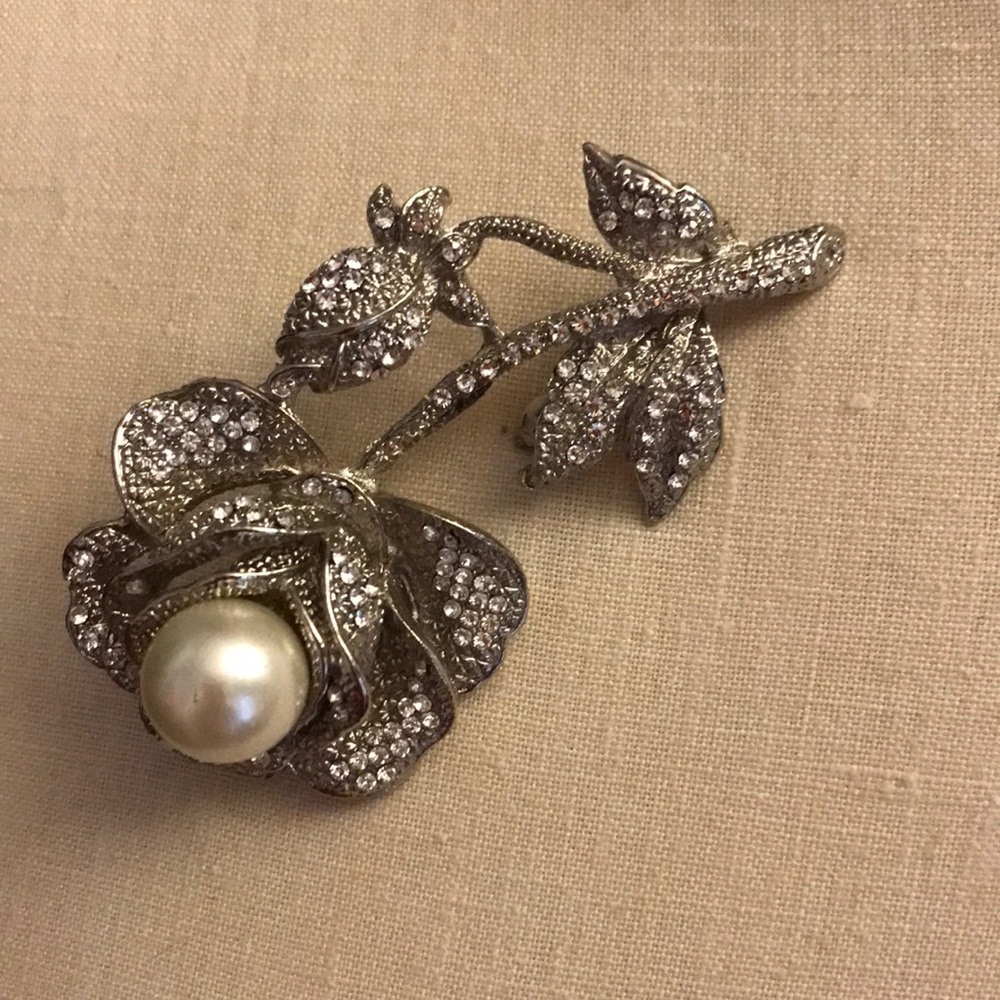 Flower brooch